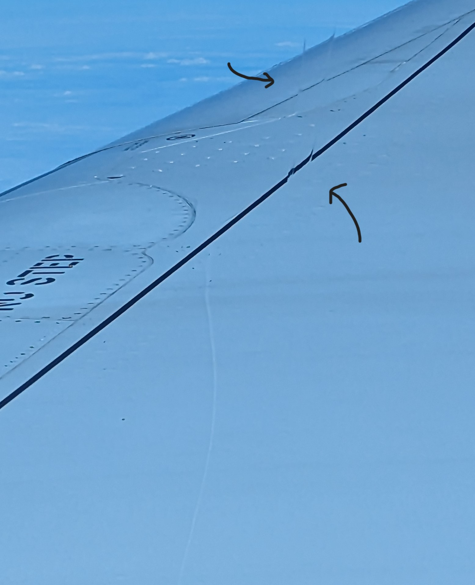 Shockwaves on an airplane wing